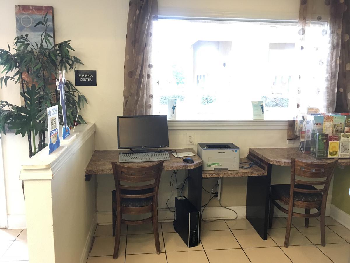 Super 8 By Wyndham Motel 2*
